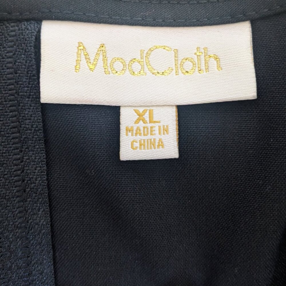 Mod Cloth Keyhole Front Tank - Picture 2 of 3
